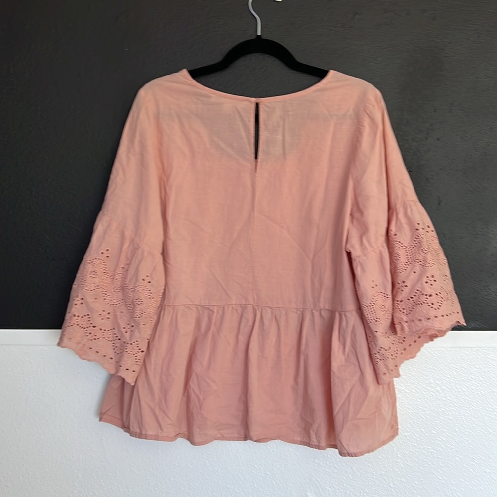 Adyson Parker pink eyelet blouse with bell sleeves size 1X Keyhole back - Picture 6 of 6